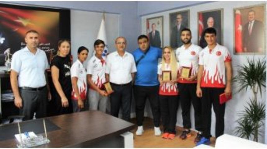 G&uuml;neş, Wushu Şampiyonlarını Tebrik Etti