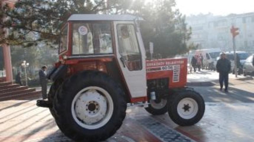 &Ccedil;erkezk&ouml;y Belediyesi Bir Trakt&ouml;r&uuml; Daha Yeniledi