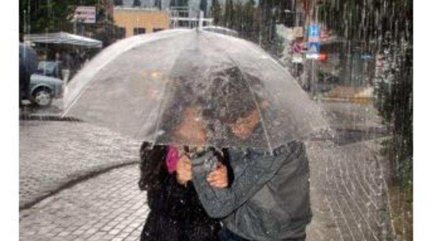 Kuvvetli Yağışlarla Birlikte Sıcaklık D&uuml;şecek