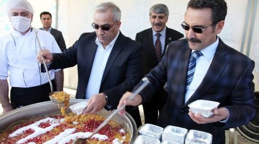 &Uuml;niversitede Aşure İkramı