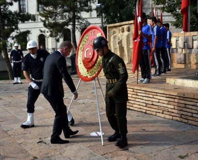 Gaziler Gününde Şehitlere Karanfil 1