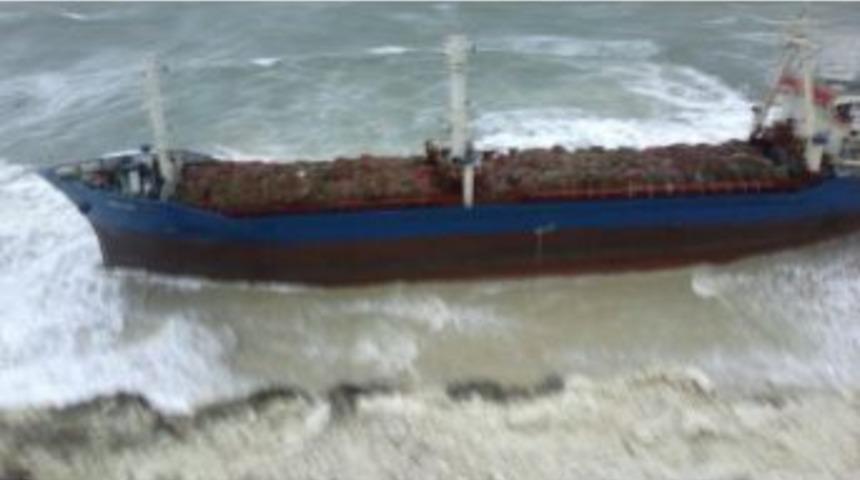 Fırtına Sebebiyle Gemi Karaya Oturdu