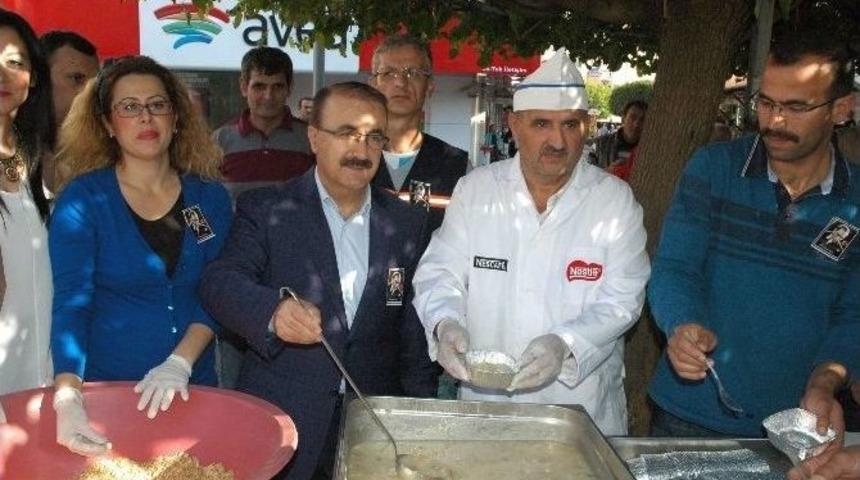 Koordinat&ouml;r Aşure Dağıttı