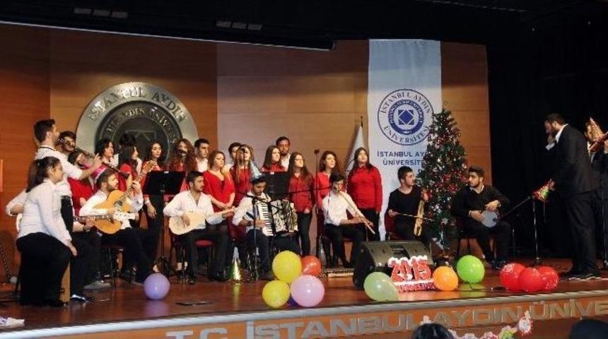 İstanbul Aydın &Uuml;niversitesi&rsquo;nde Engellilerle Yılbaşı Eğlencesi