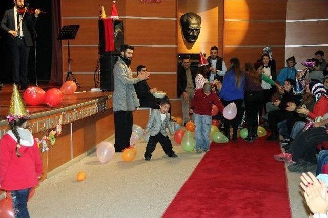 İstanbul Aydın Üniversitesi’nde Engellilerle Yılbaşı Eğlencesi