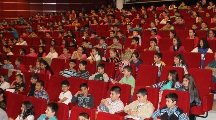 Gebzeli Çocukların Tiyatro Keyfi