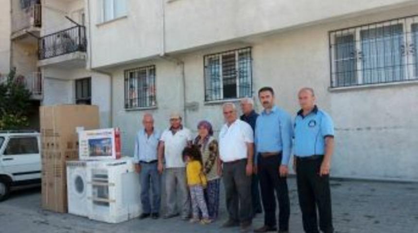 Yangında K&uuml;le D&ouml;nen Eşyaları B&uuml;y&uuml;kşehir Tarafından Yenilendi