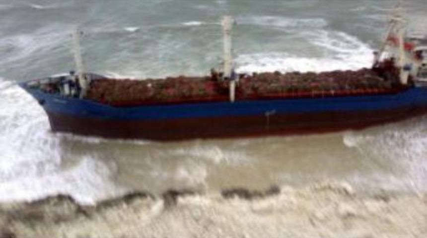 Fırtınada S&uuml;r&uuml;klenen Gemi &Ccedil;anakkale'de Karaya Oturdu