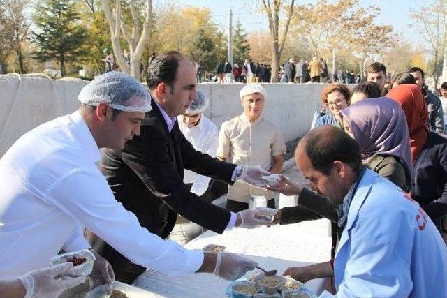 Selçuklu Belediyesi Aşure İkramında Bulundu