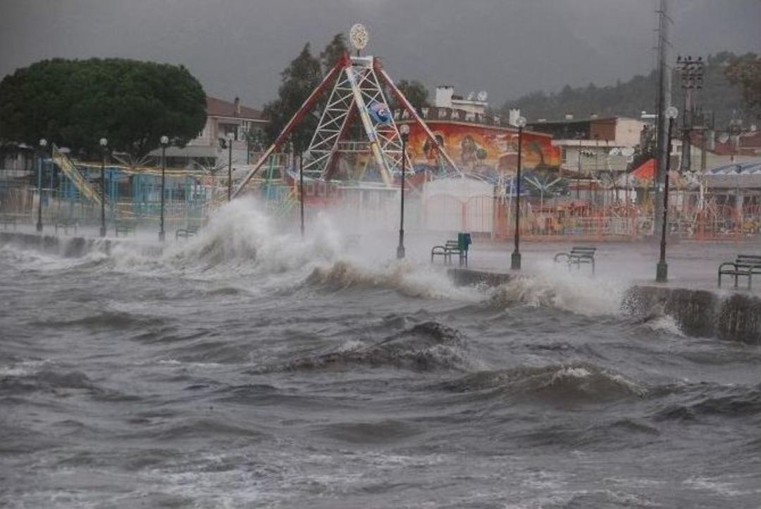 Edremit&rsquo;te Lodos Hayatı Olumsuz Etkiliyor