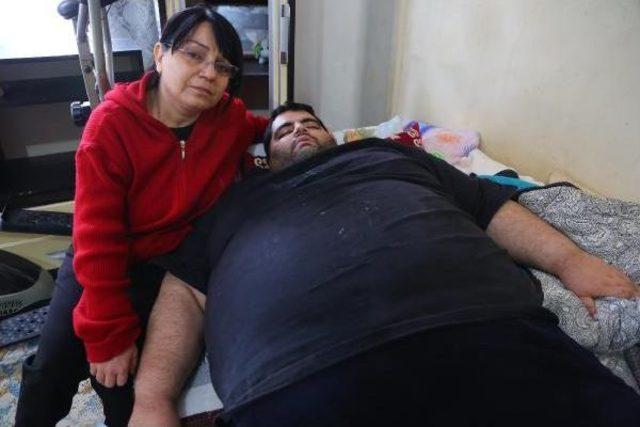 200 Kiloya Ulaşan Genç, Zayıflamak İçin Yardım İstiyor