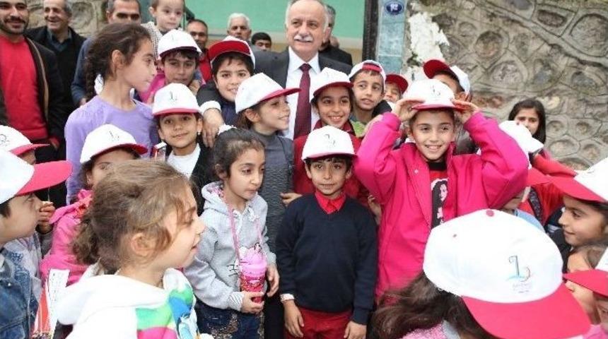 Bayraklı’da Çocuklara Karikatür Kursu