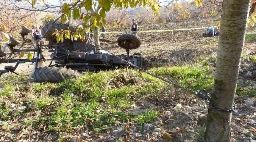 Trakt&ouml;r Devrildi: 1 &Ouml;l&uuml;, 1 Yaralı