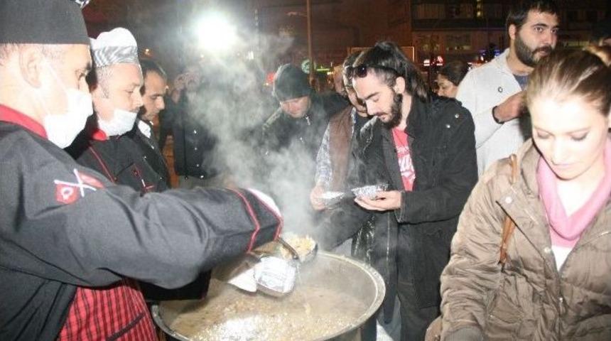 D&uuml;zce&rsquo;de &Ouml;lenler İ&ccedil;in Mevlid-i Şerif Okundu, Aşure Dağıtıldı