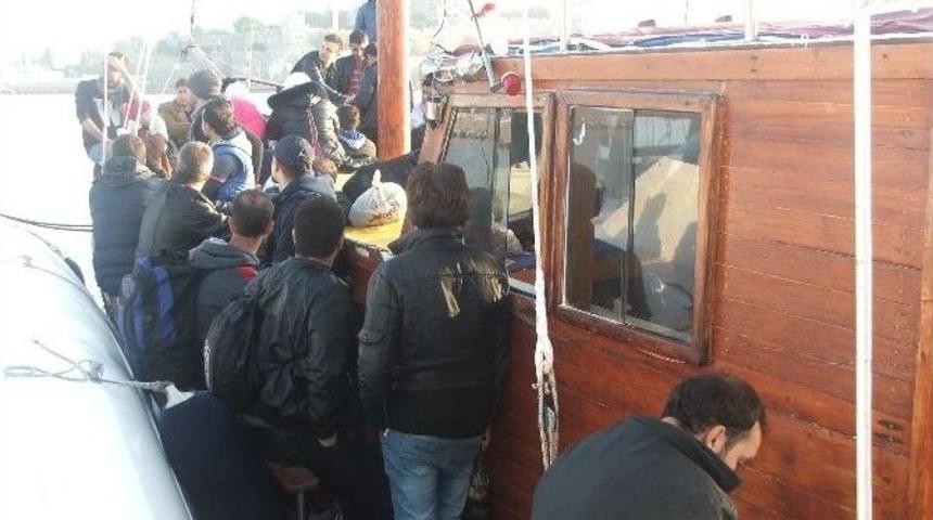 Yunanlılar Yakaladıkları G&ouml;&ccedil;menleri T&uuml;rk Karasularına Tekrar Bıraktı