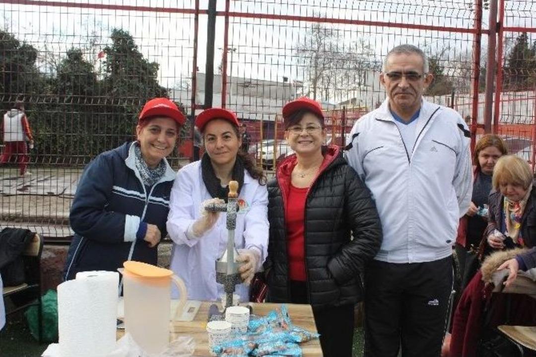 &Ouml;nce Y&uuml;r&uuml;d&uuml;ler Sonra Portakal Ve Nar Suyu İ&ccedil;tiler