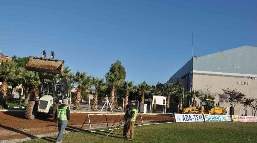 Kuşadası &Ouml;zer T&uuml;rk Stadyumu&rsquo;nun Tartan Pisti Yenilendi
