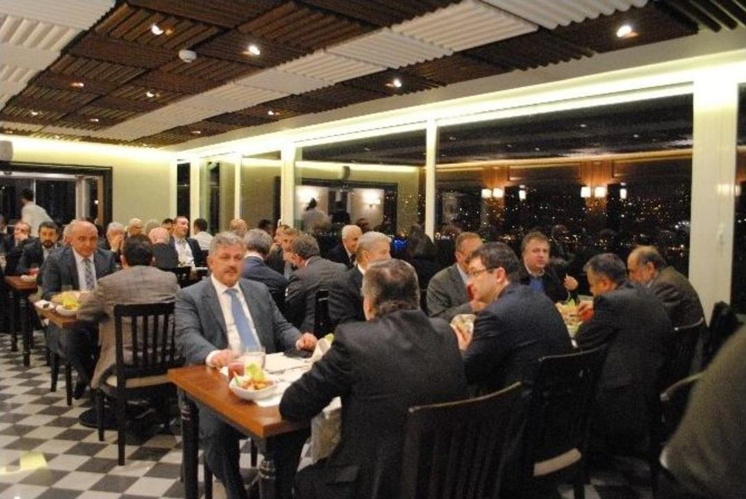 &Uuml;sk&uuml;dar&rsquo;ın İftar Sofralarını S&uuml;sleyen İşadamlarına Teşekk&uuml;r Yemeği