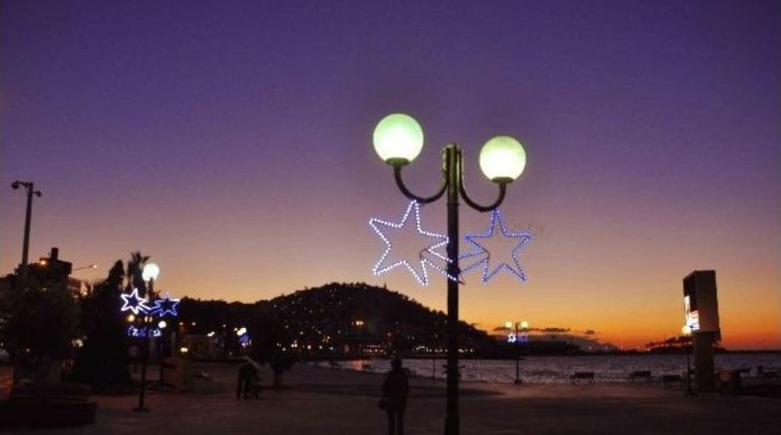 Kuşadası&rsquo;nda Yılbaşı Hazırlıkları