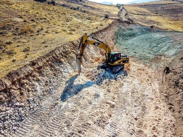 Büyükşehir Belediyesi Yol Açma Çalışmalarına Devam Ediyor