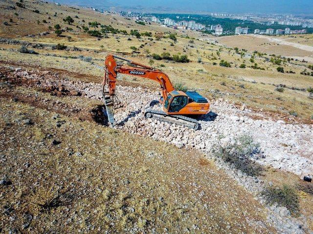 Büyükşehir Belediyesi Yol Açma Çalışmalarına Devam Ediyor