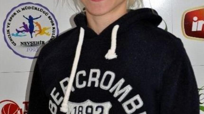 Gen&ccedil; Basketciler G&ouml;z Dolduruyor