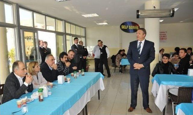 Rektör Akan, Uluslararası Öğrencilerle Buluştu