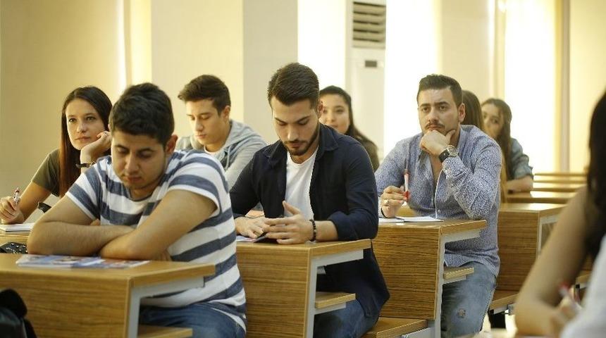 Yeni &Uuml;niversite &Ouml;ğrencilerinin Adaptasyonu Sağlanacak