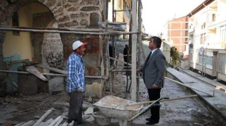 Halkalı Evliya Türbesi Onarılıyor