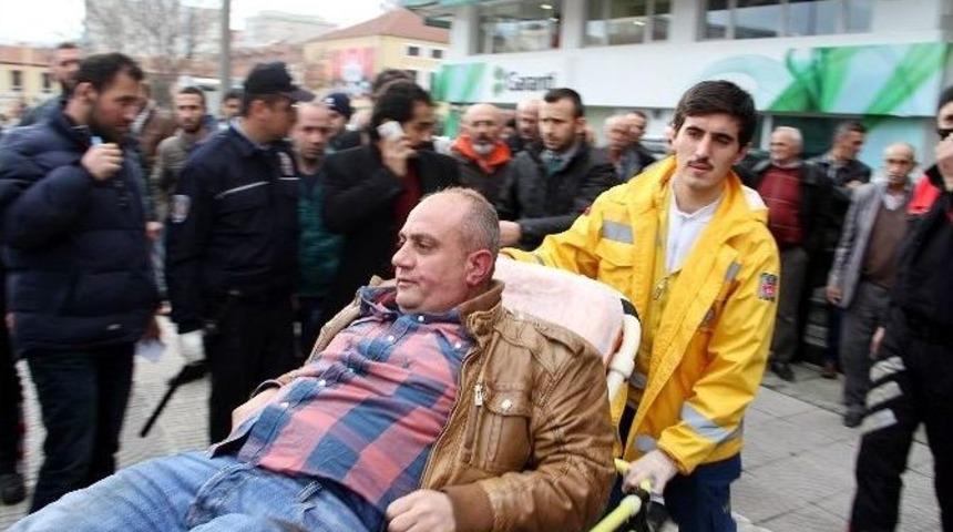 Amcasını Sokak Ortasında Bı&ccedil;akladı