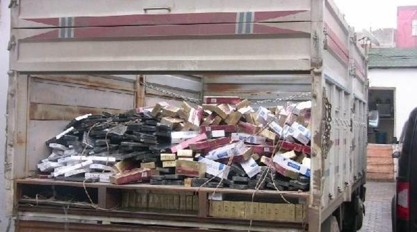 Kamyonda 10 Bin Paket Ka&ccedil;ak Sigara Ele Ge&ccedil;irildi