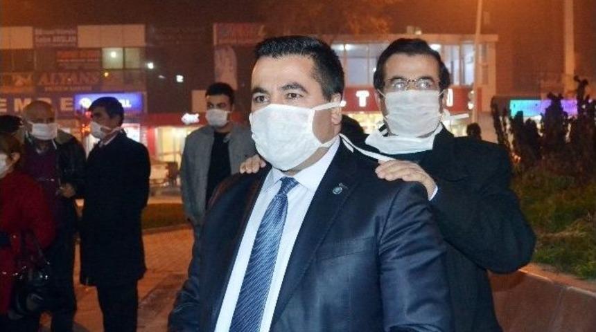 Hava Kirliliğine Karşı Maske Dağıttılar