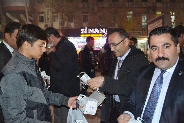 Hava Kirliliğine Karşı Maske Dağıttılar 2