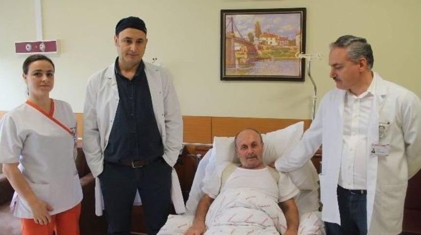 Hayatını Yaşanmaz Hale Getiren Sırt Ağrılarından Ameliyatla Kurtuldu