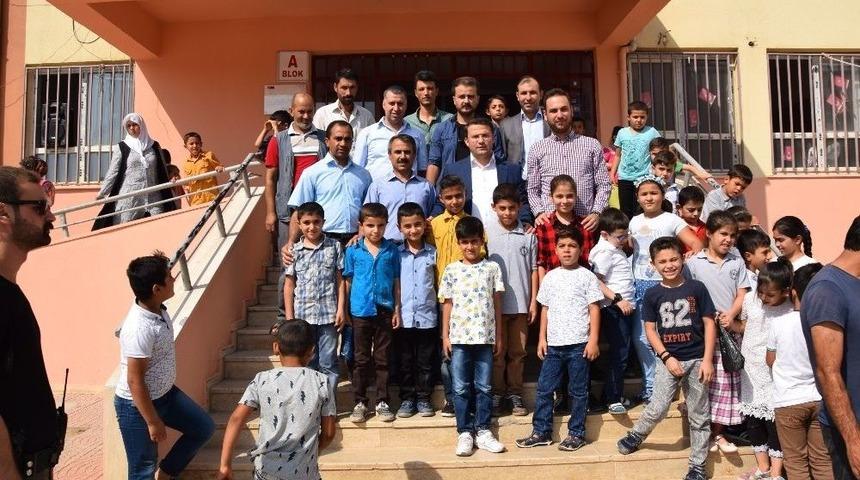 İl&ccedil;e Kaymakamı Eğitim &Ouml;ğretim Yılının İlk G&uuml;n&uuml;n&uuml;nde &Ouml;ğrencilerin Heyecanına Ortak Oldu