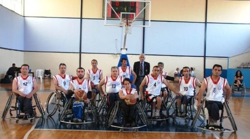 İzmir &Uuml;niversitesi Kes, Deplasmandan Zaferle D&ouml;nd&uuml;