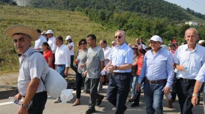 Chp'nin 'fındık' Y&uuml;r&uuml;y&uuml;ş&uuml; Ikinci G&uuml;n&uuml;nde
