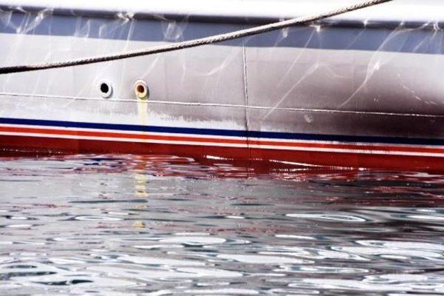 Bodrum Limanı'ndaki Feribotta Akaryakıt Sızıntısı