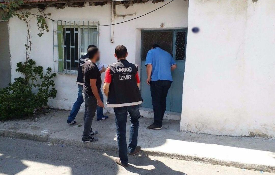 İzmir Genelinde B&uuml;y&uuml;k Uyuşturucu Operasyonu