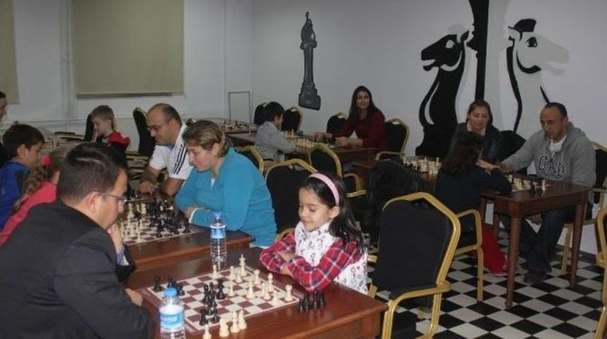 Sporcu Velileri De, Satran&ccedil; &Ouml;ğreniyor