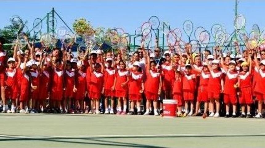 Kepez&rsquo;li &Ccedil;ocukların Tutkusu Tenis