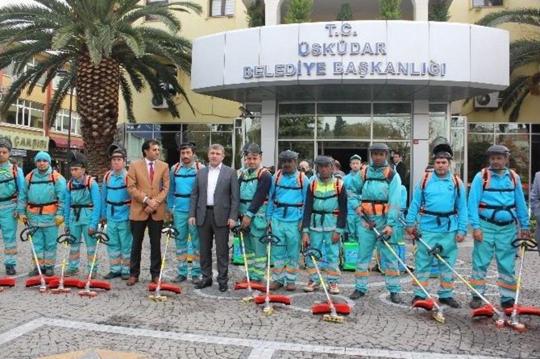 &Uuml;sk&uuml;dar&rsquo;da Afişsavar Timi G&ouml;reve Başladı