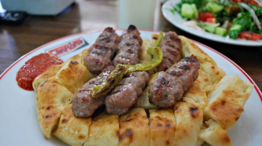 Tatilciler İ&ccedil;in Yol &Uuml;st&uuml; Lezzet Durakları