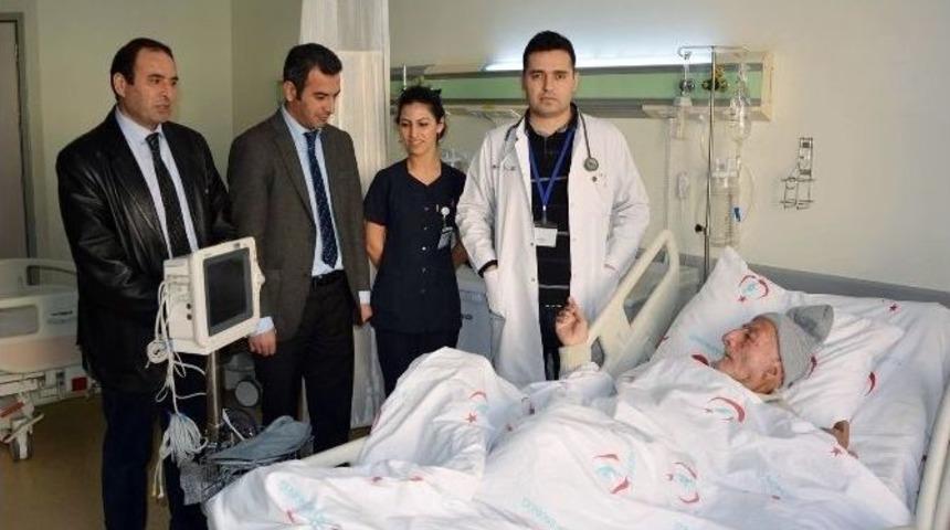 83 Yaşındaki Kimsesiz Hastaya Viranşehir Kaymakamı Sahip &Ccedil;ıktı