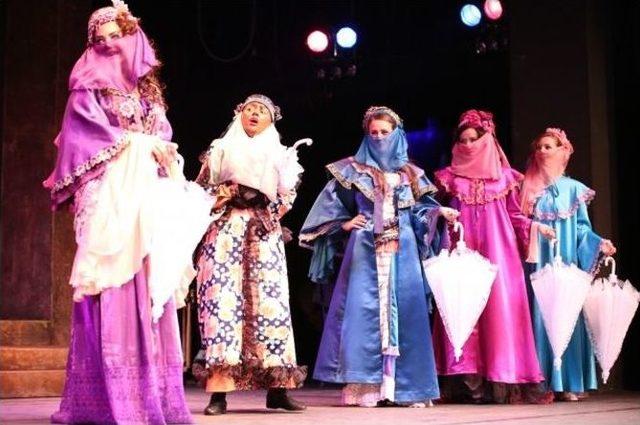 Afa&rsquo;da Sahnelenen &lsquo;kanlı Nigar&rsquo; İsimli Oyun B&uuml;y&uuml;k Beğeni Kazandı 3