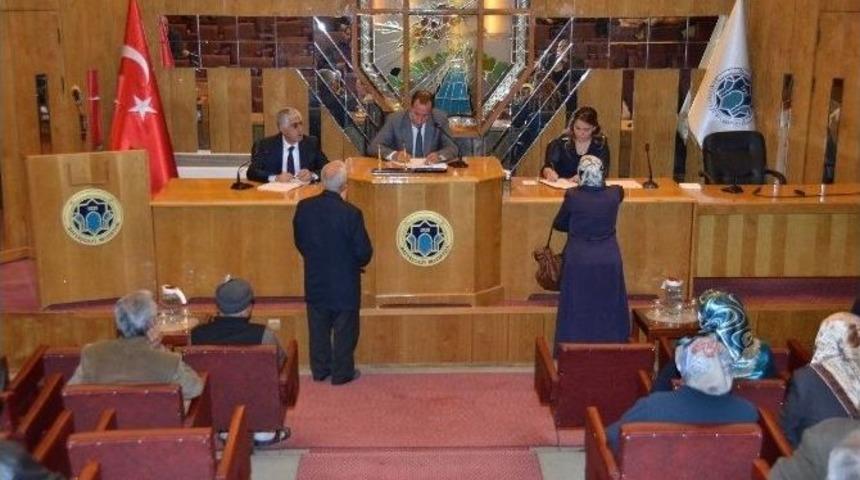 Halk G&uuml;n&uuml;&rsquo;nde İş Ve Yardım İstendi