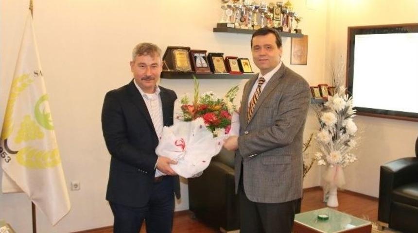 Başkan Yardımcısı &Ccedil;i&ccedil;eklerle Uğurlandı