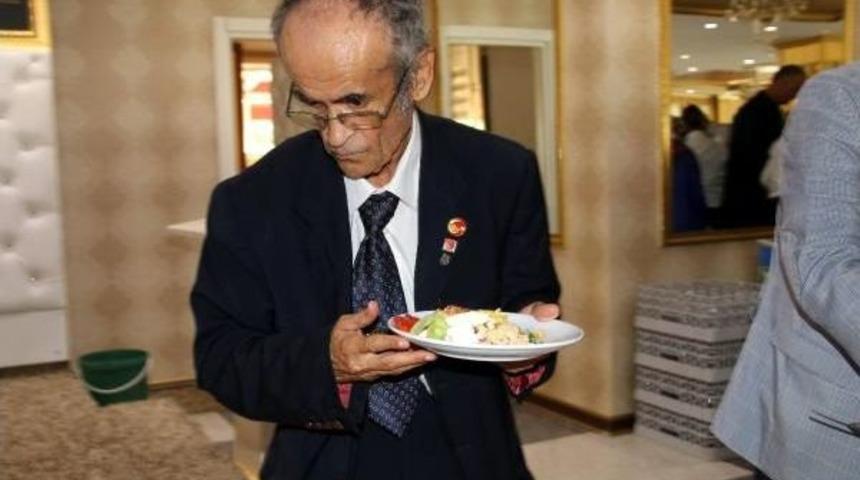 Protokole Garsonlu, Gazilere Self Servis