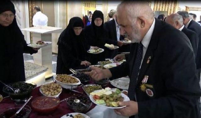 Protokole Garsonlu, Gazilere Self Servis 2