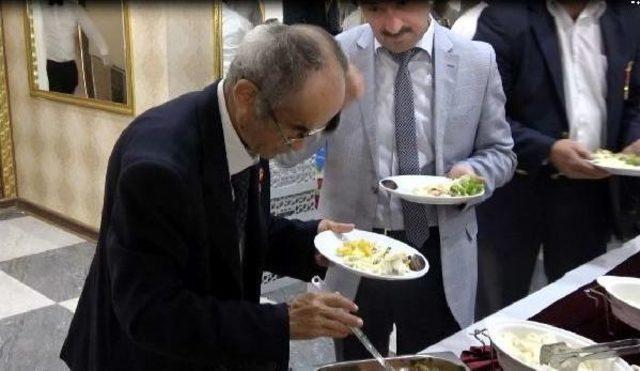 Protokole Garsonlu, Gazilere Self Servis 3